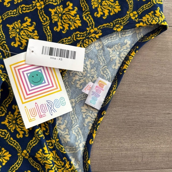New LulaRoe Irma Regal Gold & Navy Printed Top - Picture 4 of 5